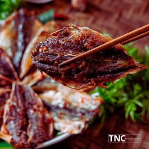 Khô cá nục tẩm vị ớt tỏi Quảng Bình – Tiệm Nhà Cua